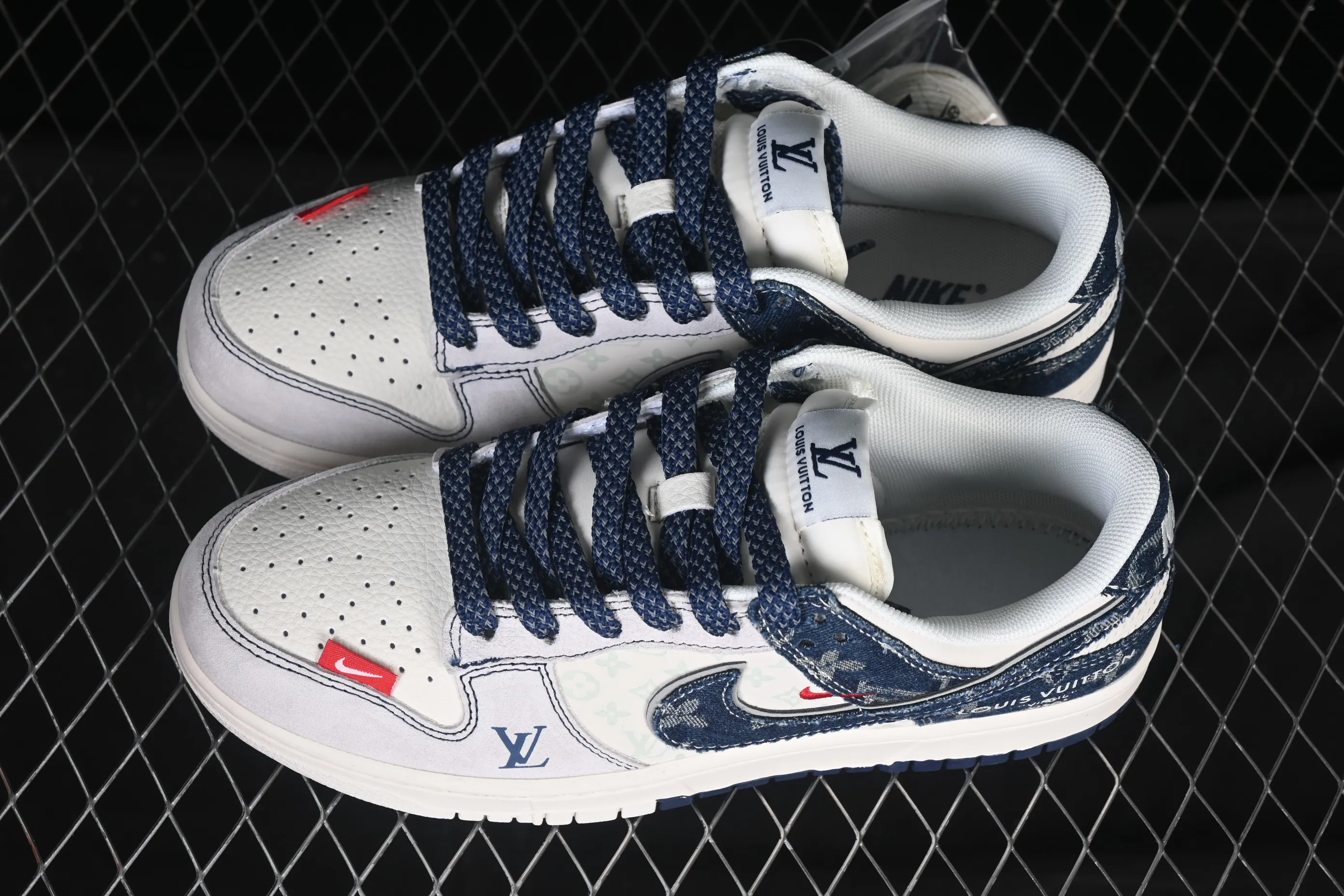 All categories Nk SB Dunk Series Nk SB Dunk Low High-end customized low-top sneakers Nike SB Dunk Low LV co-branded Zhuba blue jeans Anniversary high-end customized low-top casual sneakers YX5066-381
